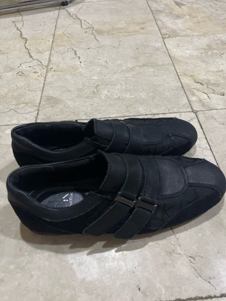 Calvin Klein Shoes (Category: Sneakers) located in Paranaque City. Submitted by dnlem (Listing ID 1379793327, Image 3). Description: Calvin Klein Shoes Black Size: US 8 negotiable Rfs: decluttering.
