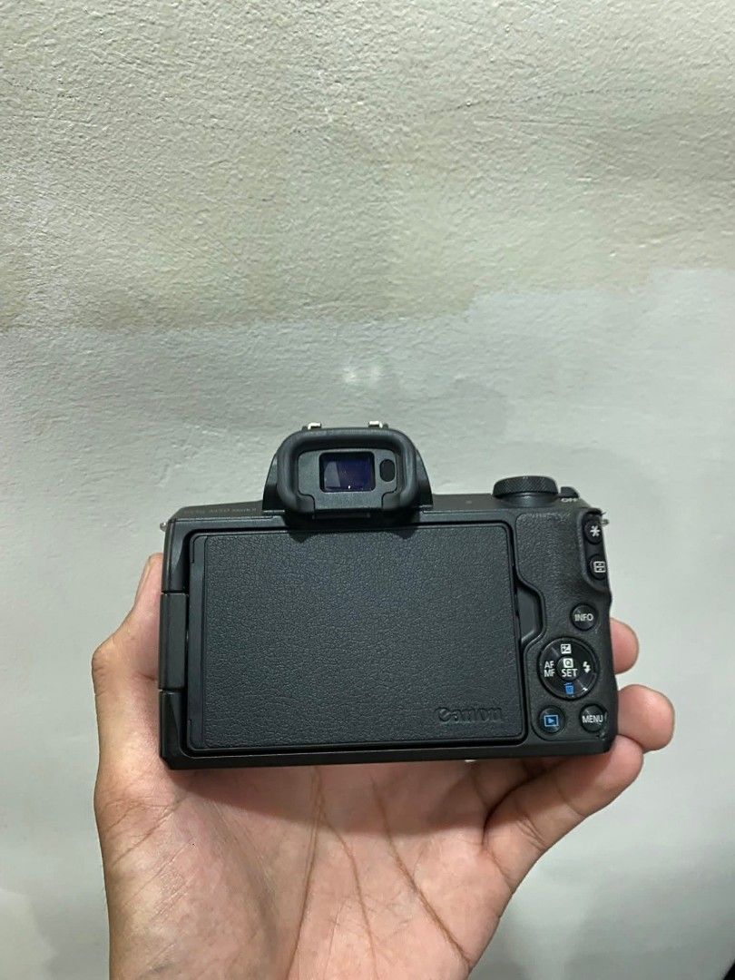 RUSH CANON EOS M50 MARK II [REPRICED] (Category: Cameras) located in Paranaque City. Submitted by red215 (Listing ID 1379890730, Image 2). Description: EOS M50 MARK II - without box (nasa province pero pwede ihabol if ever kasama ng manual and invoice) - bought January 2022 - well loved first camera. used it for campus and UAAP events. - honest issue: may fungus yung kitlens, rubber peel - can provide more photos or videos before meetup (can do m