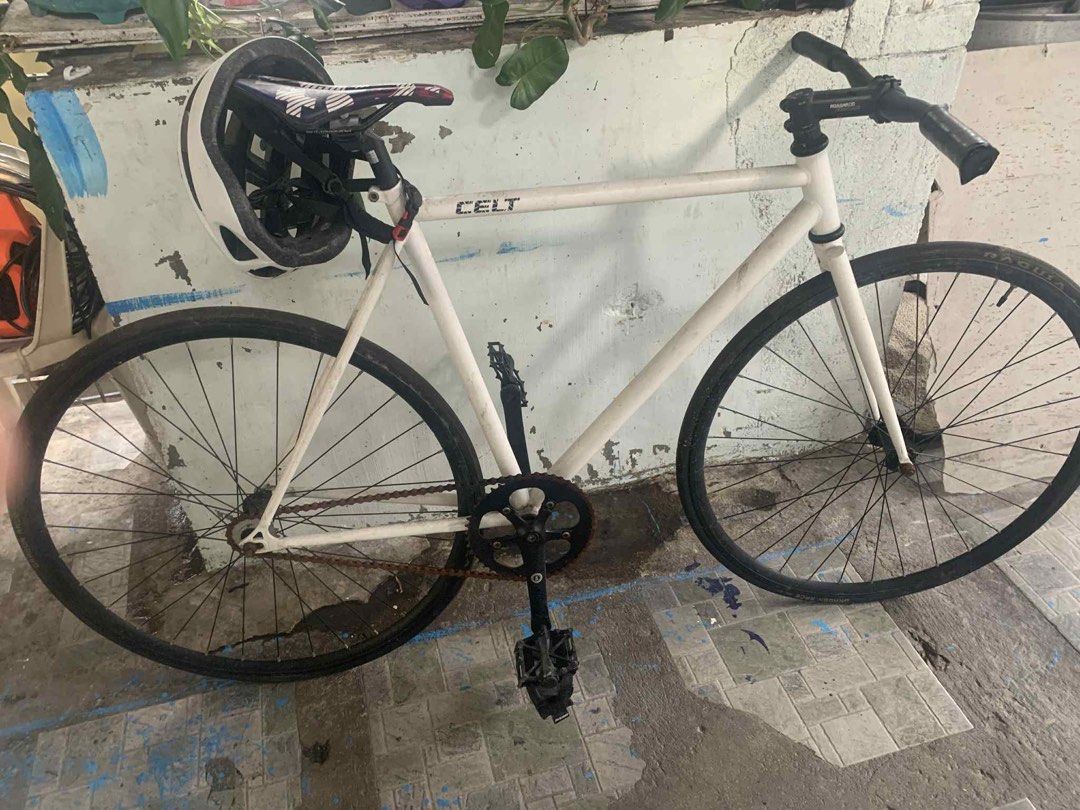 Celt 2k24 (Category: Bicycles) located in Manila. Submitted by joya0914 (Listing ID 1379883228, Image 1). Description: 2024 Custom Fixie Build size: 52 Color: white ✅Hi Tensile Steel Frame & Fork ✅Sealed Beraring Headset ✅Quality alloy cockpit and components ✅Slim aero saddle ✅XJ rimset w/ cogs & lock ring ✅Celt V1 44T crankset w/ sealed bb ✅HV 410 silver chain ✅Clincher Tire 700 x 25c ✅Alloy pedals and pedals straps ✅V2 alu Riser bar .