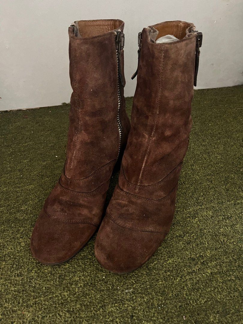 Chloe Suede Brown Boots sz 38/7-7.5 (Category: Boots) located in La Trinidad. Submitted by dulcinea.dulcinea (Listing ID 1379909699, Image 3). Description: Authentic and in excellent condition 24 cm Will fit size 7-7.5 Free sf for 3 items and up .