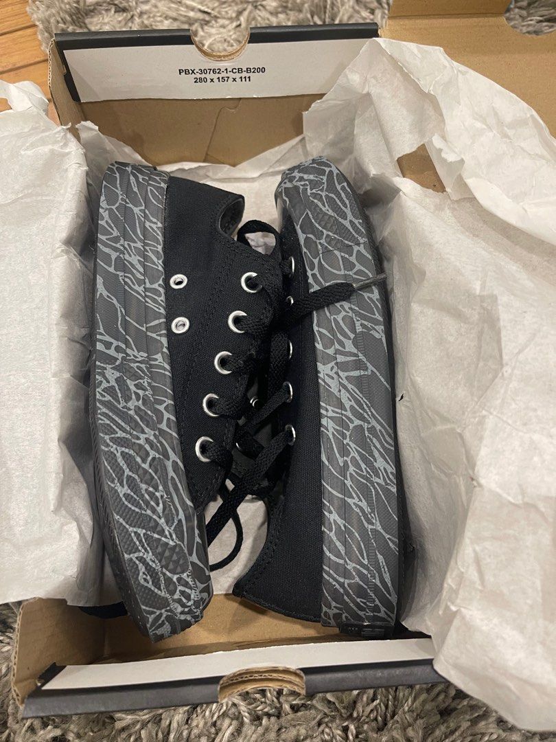 Converse (Category: Sneakers) located in Quezon City. Submitted by msbeau (Listing ID 1379907302, Image 3). Description: Original converse .