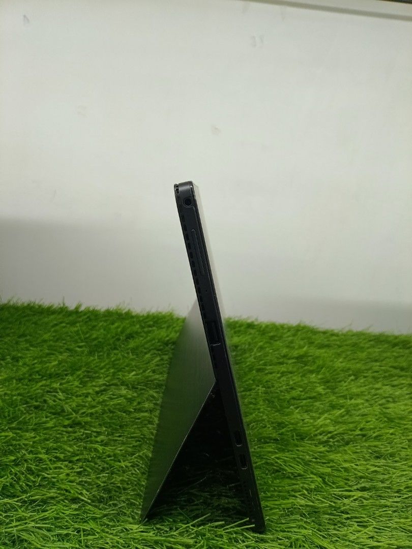Dell Tablet Laptop with Keyboard (Category: Laptops & Notebooks) located in Singapore. Submitted by kasairaj33349 (Listing ID 1379771994, Image 2). Description: i5-8th gen 8gb ram 256 gb ssd.