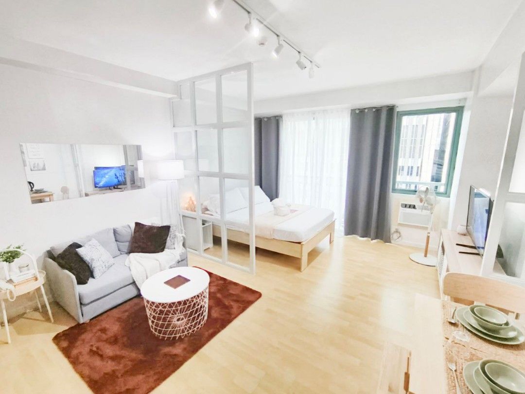 STUDIO UNIT FOR RENT in Mandaluyong (Category: Apartments & Condos) located in Dasmarinas. Submitted by maxie18 (Listing ID 1371049444, Image 2). Description: Fully-furnished 30.71 sqm. Studio Unit 🏢 📍Soho Central Private Residences, Shaw Blvd. (Greenfield District), Mandaluyong, Metro Manila 4-minute walk to Shangri-La Plaza 6-minute walk to Shaw blvd. Station 7-minute walk to Megamall Great for singles with pets or couples with one kid! 🐈 Pe