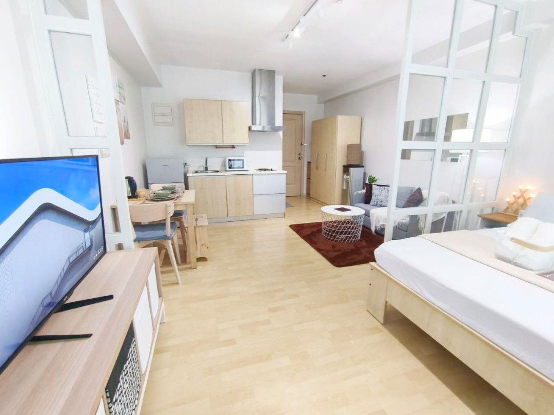 STUDIO UNIT FOR RENT in Mandaluyong (Category: Apartments & Condos) located in Dasmarinas. Submitted by maxie18 (Listing ID 1371049444, Image 1). Description: Fully-furnished 30.71 sqm. Studio Unit 🏢 📍Soho Central Private Residences, Shaw Blvd. (Greenfield District), Mandaluyong, Metro Manila 4-minute walk to Shangri-La Plaza 6-minute walk to Shaw blvd. Station 7-minute walk to Megamall Great for singles with pets or couples with one kid! 🐈 Pe