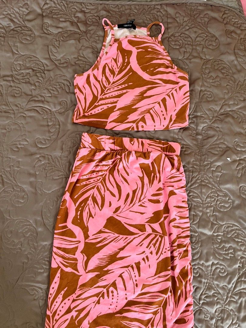Forever 21 set (Category: Sets or Coordinates) located in Bacoor. Submitted by preloveddress (Listing ID 1379846518, Image 1). Description: never used.