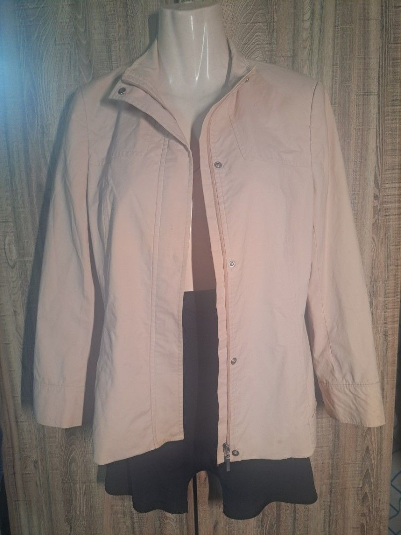 G2000 Women's Jacket Nude color (Category: Coats, Jackets and Outerwear) located in Angat. Submitted by Khyriosity (Listing ID 1379795990, Image 2). Description: Nude color G2000 women's jacket Small size. Length: 63cm Width: 42cm Dm if interested for more measurements 2 Front pockets Materials- Shell: 60% Cotton 36% Nylon 4% Spandex Lining: 50% Viscose 50% Polyester.