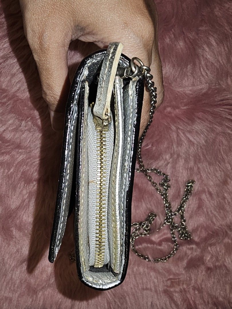 Authentic GUCCI (WOC) (Category: Luxury Bags & Wallets) located in Caloocan City. Submitted by dgritzy (Listing ID 1379759331, Image 2). Description: All must go money back if proven fake bakbak ang loob pero hindi malagkit replacement sling presentable sa labas if marunong mag diy pwede mo tong ayusin gucci is gucci fix price.