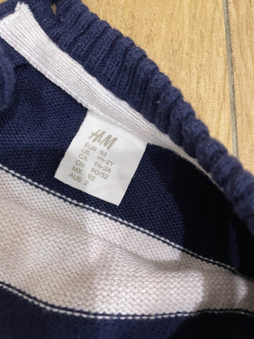 由 beverly_q (刊登 ID 1379867416，圖片 3) 提交，位於 新竹市 (Hsinchu City) 的 H&M3-4歲男童毛衣 (類別：嬰兒及兒童流行時尚)，說明：請想清楚再購買 無退換貨 無退費服務喔。