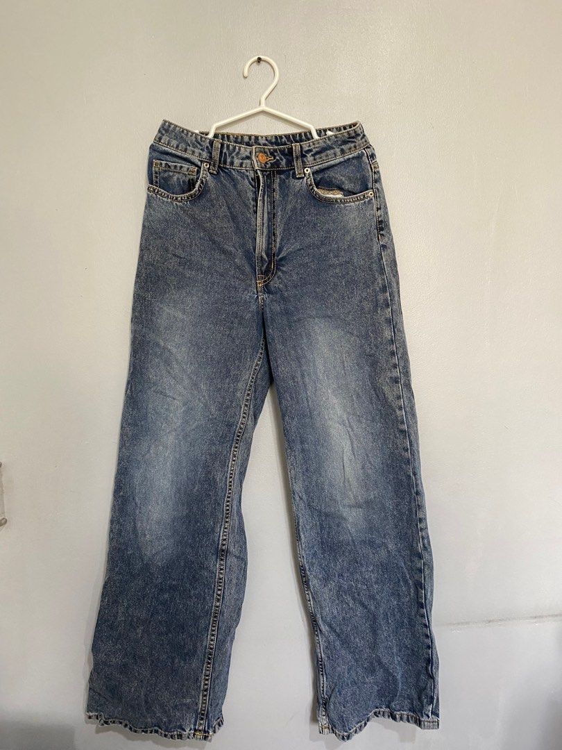 H&M Wide Legged Denim Jeans (Category: Jeans) located in Malabon City. Submitted by nreesells (Listing ID 1379808474, Image 1). Description: - only worn once -rfs: doesnt fit me anymore.