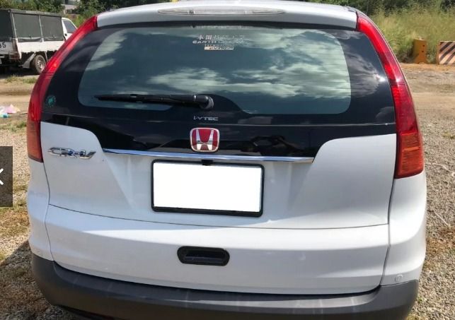 由 vivian19932004 (刊登 ID 1379800659，圖片 2) 提交，位於 新北市 (New Taipei) 的 Honda CR-V 2013款 白色 (類別：汽車出售)，說明：💥認證中古車 歡迎你來帶回家💥 💥車輛應有盡有 趕緊來搶便宜💥 ⚠️車商賣車 同行勿擾⚠️ 廠牌型號: Honda CR-V 2013款 白色 行駛里程: 12萬 引擎燃料: 汽油 出廠年份: 2013年 排氣量: 2.4L 變速系統: 自排 傳動系統: 2WD 車門: 5門 乘客數: 5人 💎提供車況原始表 💎提供車換車需求 💎車況與認證表不符，退車並全額退費 🔥車輛均有第三方認證🔥 ⭕專業鑑定⭕合格認證 ⭕檢定報告⭕一覽無遺 五大保證❗️ ✅里程保證車 ✅無泡水車 ✅無重大事故 ✅無引擎號碼變造車 ✅非計程車 五大保固❗️ 💯引擎、💯變速箱、💯方向機、 💯啟動馬達、💯發電機 🚗歡迎預約賞車🚗 💰️可現金💰️可貸款️💰️配合多間銀行 並且提供車換車服務�
