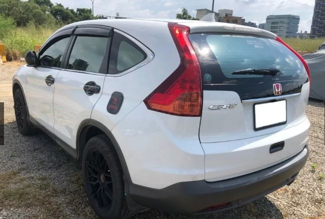 由 vivian19932004 (刊登 ID 1379800659，圖片 1) 提交，位於 新北市 (New Taipei) 的 Honda CR-V 2013款 白色 (類別：汽車出售)，說明：💥認證中古車 歡迎你來帶回家💥 💥車輛應有盡有 趕緊來搶便宜💥 ⚠️車商賣車 同行勿擾⚠️ 廠牌型號: Honda CR-V 2013款 白色 行駛里程: 12萬 引擎燃料: 汽油 出廠年份: 2013年 排氣量: 2.4L 變速系統: 自排 傳動系統: 2WD 車門: 5門 乘客數: 5人 💎提供車況原始表 💎提供車換車需求 💎車況與認證表不符，退車並全額退費 🔥車輛均有第三方認證🔥 ⭕專業鑑定⭕合格認證 ⭕檢定報告⭕一覽無遺 五大保證❗️ ✅里程保證車 ✅無泡水車 ✅無重大事故 ✅無引擎號碼變造車 ✅非計程車 五大保固❗️ 💯引擎、💯變速箱、💯方向機、 💯啟動馬達、💯發電機 🚗歡迎預約賞車🚗 💰️可現金💰️可貸款️💰️配合多間銀行 並且提供車換車服務�