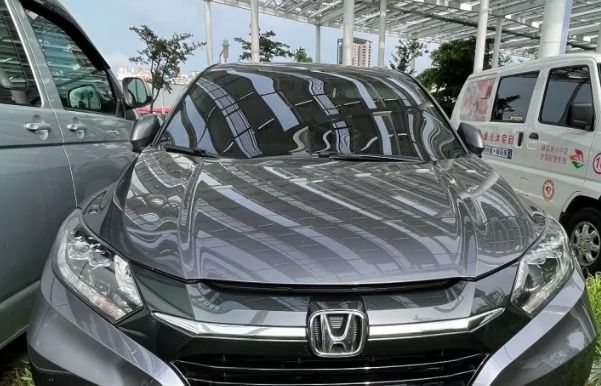 由 vivian19932004 (刊登 ID 1379800198，圖片 1) 提交，位於 新北市 (New Taipei) 的 Honda HR-V 2017款 灰色 (類別：汽車出售)，說明：💥認證中古車 歡迎你來帶回家💥 💥車輛應有盡有 趕緊來搶便宜💥 ⚠️車商賣車 同行勿擾⚠️ 廠牌型號: Honda HR-V 2017款 灰色 行駛里程: 8萬 引擎燃料: 汽油 出廠年份: 2017年 排氣量: 1.8L 變速系統: 手自排 傳動系統: 2WD 車門: 5門 乘客數: 5人 💎提供車況原始表 💎提供車換車需求 💎車況與認證表不符，退車並全額退費 🔥車輛均有第三方認證🔥 ⭕專業鑑定⭕合格認證 ⭕檢定報告⭕一覽無遺 五大保證❗️ ✅里程保證車 ✅無泡水車 ✅無重大事故 ✅無引擎號碼變造車 ✅非計程車 五大保固❗️ 💯引擎、💯變速箱、💯方向機、 💯啟動馬達、💯發電機 🚗歡迎預約賞車🚗 💰️可現金💰️可貸款️💰️配合多間銀行 並且提供車換車服務�