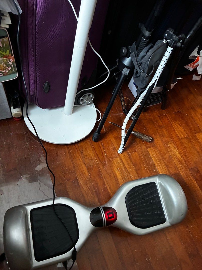 Hoverboards (Category: Hoverboards) located in Singapore. Submitted by limsenghok2025 (Listing ID 1379749337, Image 2). Description: No able to charge.. think need to change batteries, I have enough.. anyone interested can just get and change batteries .. I have two one silver color and the other red in color ..$30 each .