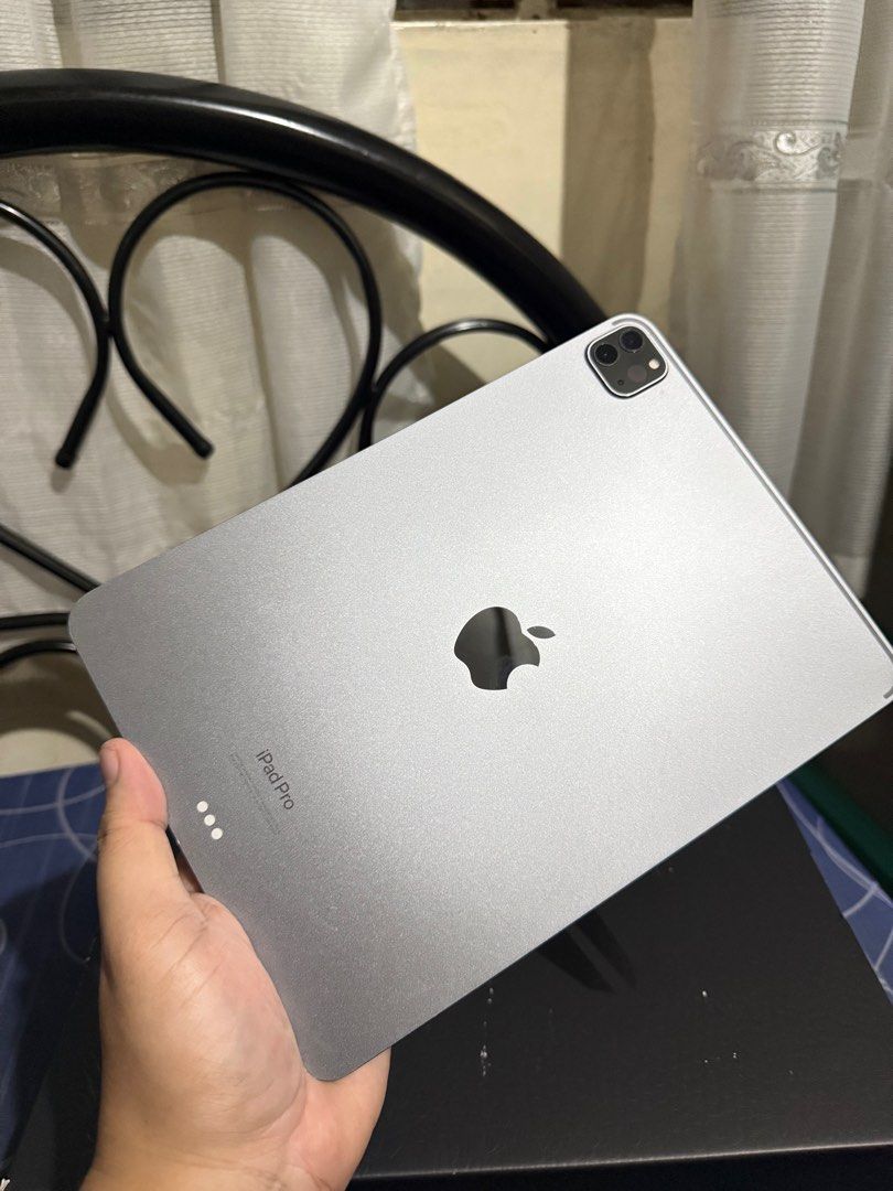 Ipad pro 11 inch 4th gen (Category: iPad) located in Manila. Submitted by jchristiaaaan (Listing ID 1379890040, Image 3). Description: Ipad pro 11 inch 4th gen M2 chip 128gb Unit only, no box and charger has minor scratch and minor dent Parañaque area.
