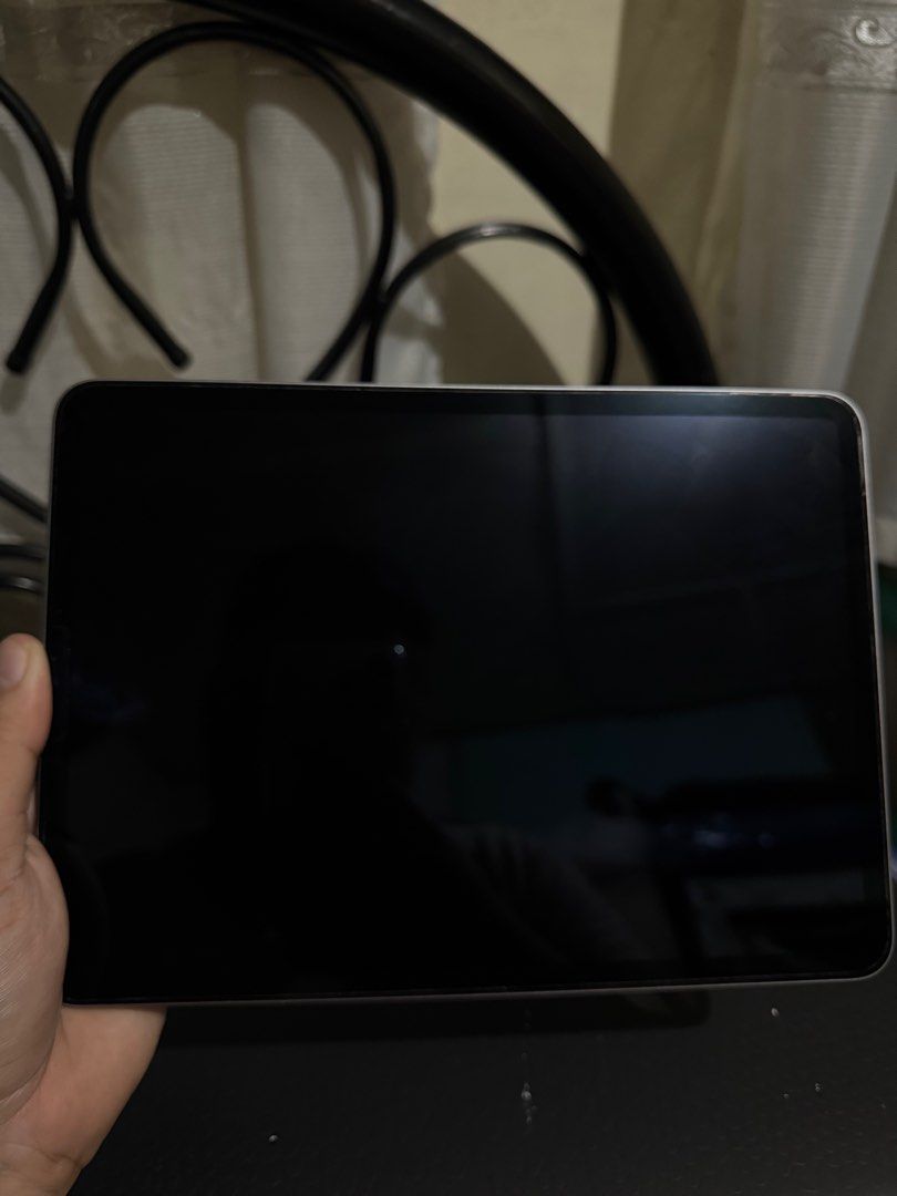 Ipad pro 11 inch 4th gen (Category: iPad) located in Manila. Submitted by jchristiaaaan (Listing ID 1379890040, Image 1). Description: Ipad pro 11 inch 4th gen M2 chip 128gb Unit only, no box and charger has minor scratch and minor dent Parañaque area.