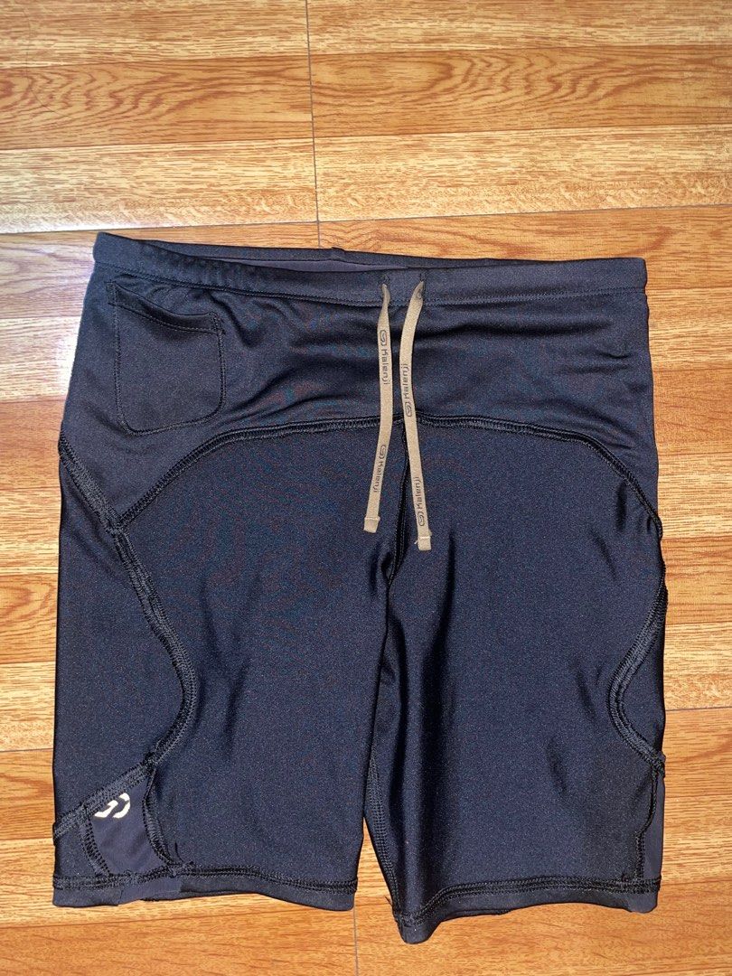 Kalenji Biker Shorts (Decathlon) (Category: Activewear) located in Manila. Submitted by nylanor17 (Listing ID 1379854962, Image 3). Description: Super bago pa 2 zipper pocket front and back 2 side pockets 1 pocket inside Excellent logo Kunin nyo na quality to.