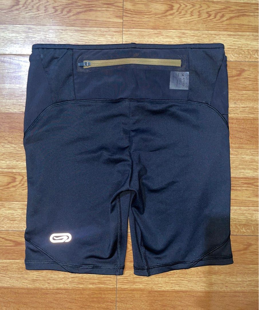 Kalenji Biker Shorts (Decathlon) (Category: Activewear) located in Manila. Submitted by nylanor17 (Listing ID 1379854962, Image 2). Description: Super bago pa 2 zipper pocket front and back 2 side pockets 1 pocket inside Excellent logo Kunin nyo na quality to.