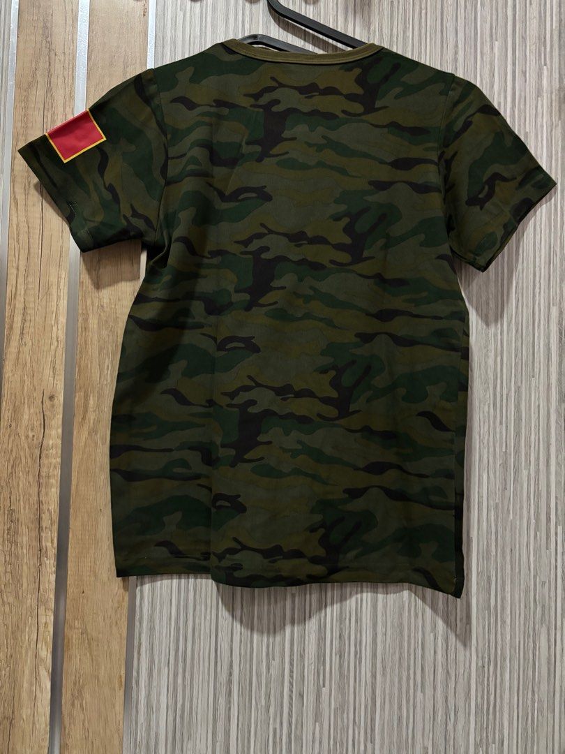 kaos army (Kategori: 4 hingga 7 tahun) berada di Tangerang. Dikirim oleh liebie230725590 (ID iklan 1379853413, Gambar 2). Deskripsi: ld 40cm p 57cm harga sudah nett pembayaran hanya transfer BCA.