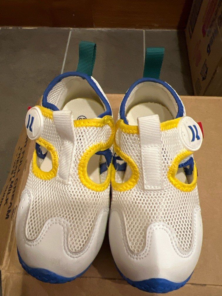 Katetu shoes size 23 (Category: Babies & Kids Fashion) located in Singapore. Submitted by dorkydor (Listing ID 1379875671, Image 2). Description: Katetu shoes which was used for less than 2 mths - $18 each. $35 for both.