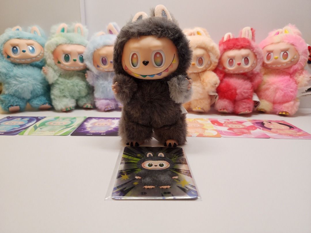Labubu第三代 3.0前方高能 全家福(不設單點)七位Labubu團圓相聚 官方正品, 興趣及遊戲, 玩具 & 遊戲類 - Carousell