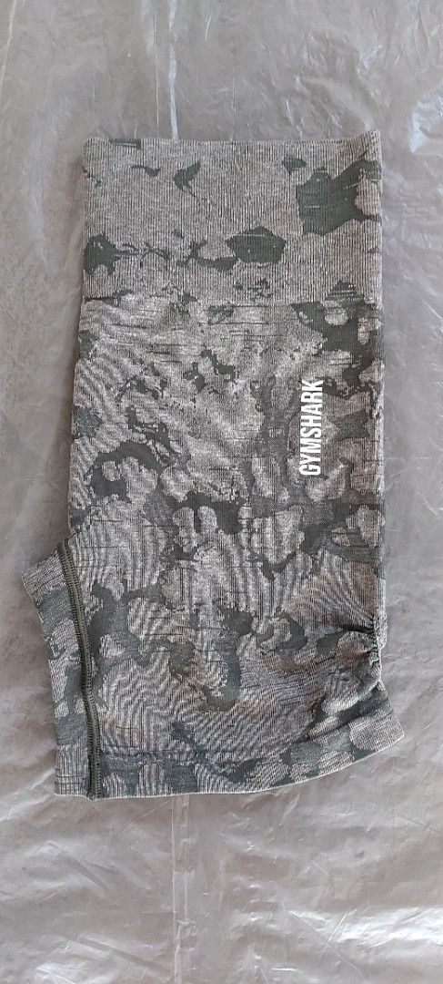 (M) Gymshark Adapt Camo Seamless Shorts (Category: Activewear) located in Angono. Submitted by ajogba (Listing ID 1379804645, Image 3). Description: SELLING LOW ✨️ Excellent Condition✨️ Gymshark Adapt Camo Seamless Shorts Size: Medium Color: Dark Green Camo Note: Last price posted. NO to low ballers. MOP: Gcash Follow @noir.fits for more..