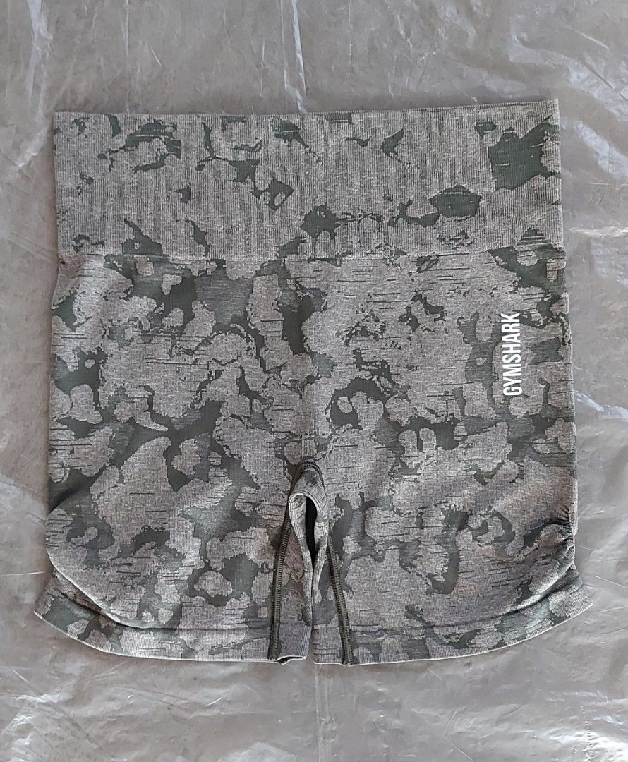 (M) Gymshark Adapt Camo Seamless Shorts (Category: Activewear) located in Angono. Submitted by ajogba (Listing ID 1379804645, Image 1). Description: SELLING LOW ✨️ Excellent Condition✨️ Gymshark Adapt Camo Seamless Shorts Size: Medium Color: Dark Green Camo Note: Last price posted. NO to low ballers. MOP: Gcash Follow @noir.fits for more..