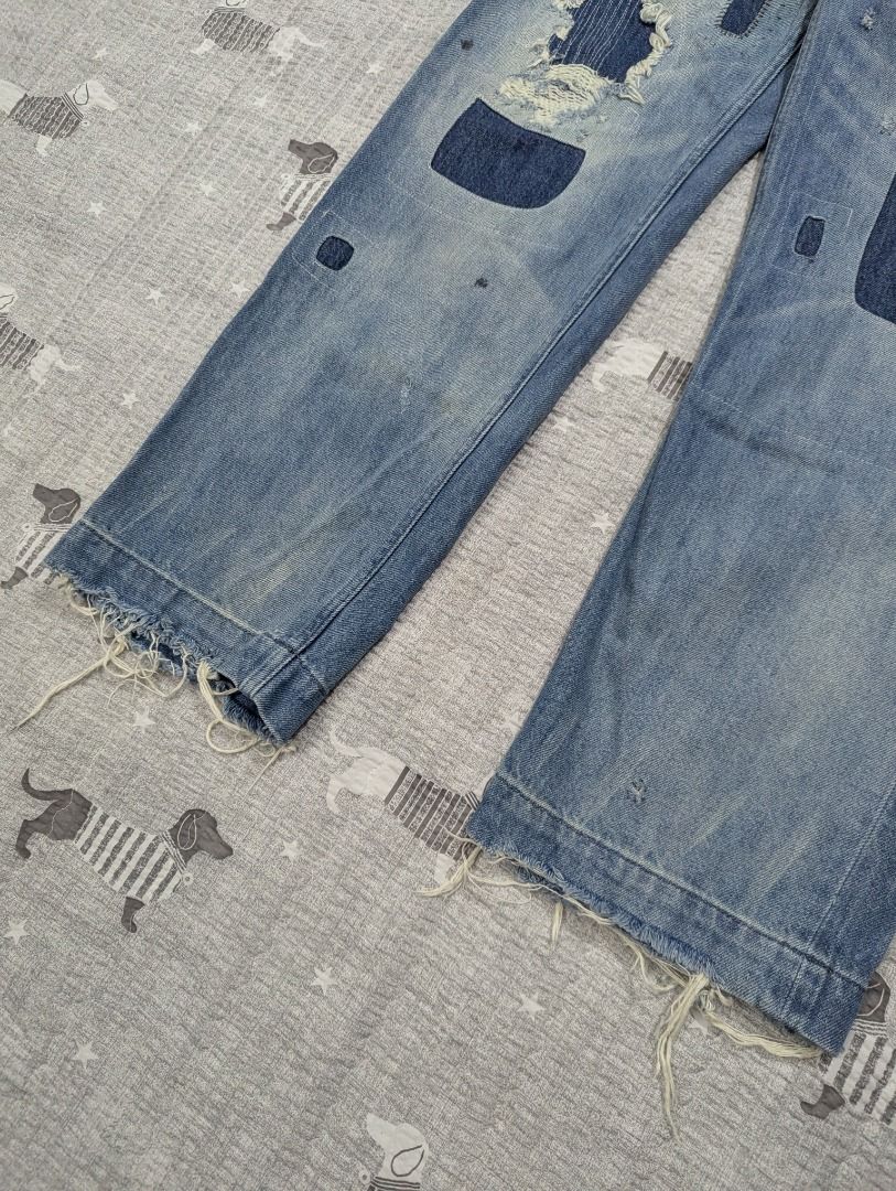 Maison Margiela Patchwork Jeans 26 (Category: Jeans) located in Antipolo. Submitted by bentakahitanoano (Listing ID 1379907070, Image 2). Description: Still in good shape Best fits 26 waist Tags are missing Sold around 350-600 usd on grailed Measurements Waist 13.5 Rise 10.5 Thigh 10.5 Inseam 27 Length 38.5 Leg opening 8.5.