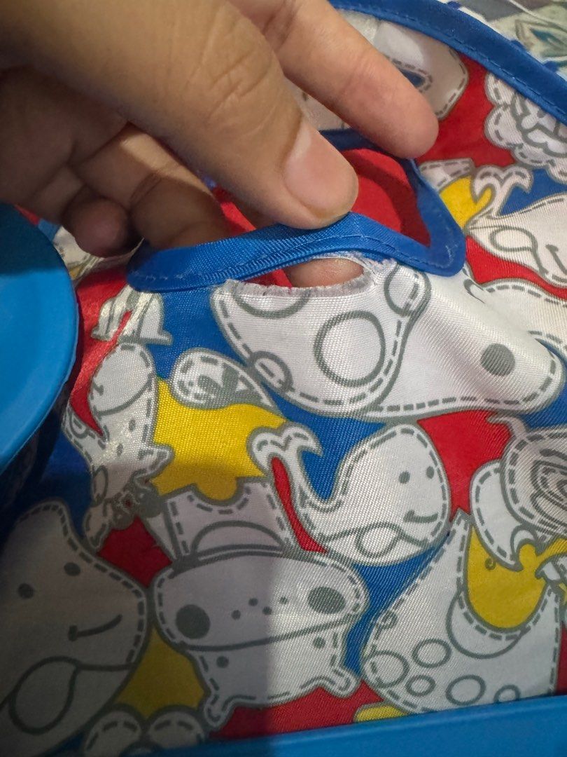 MARCUS & MARCUS BOWL & BIB (Category: Weaning & Toddler Feeding) located in Malabon City. Submitted by preloveddesigners (Listing ID 1379821734, Image 3). Description: For take all! Original Marcus & Marcus suction bowl with spoon and fork. Silicone bib with extra cloth. Kindly see flaw on the bib..