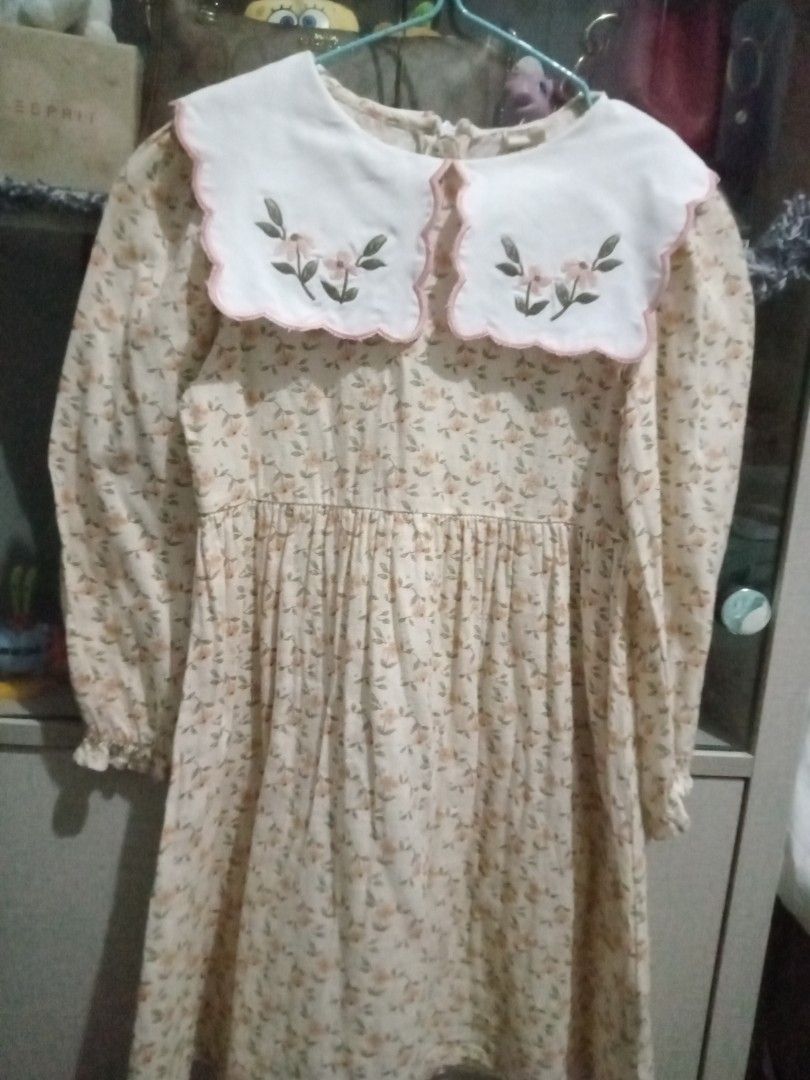 Mididress (Kategori: 1 hingga 3 tahun) berada di Balikpapan. Dikirim oleh bellakhodi10488 (ID iklan 1379892434, Gambar 1). Deskripsi: sailor vintage bisa co di oyen brand : Check usia : tag 120 (3- 4 tahun) warna : pekat bahan katun.