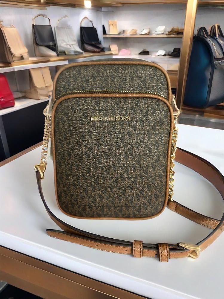 MK Michael Kors Jet set charm crossbody sling bag (Category: Bags & Wallets) located in Singapore. Submitted by fascinating.premium.bag.mall (Listing ID 1379897218, Image 3). Description: MK's new JetSet series of single-shoulder crossbody bags and mobile phone bags are unisex. The monogram brings the summer trend. The double-layered full bag capacity is super practical. Medium size: 15 cm X 7cmx20cm.