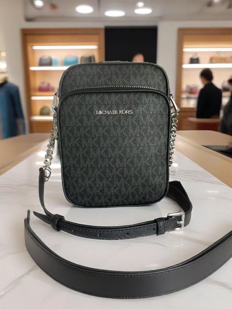 MK Michael Kors Jet set charm crossbody sling bag (Category: Bags & Wallets) located in Singapore. Submitted by fascinating.premium.bag.mall (Listing ID 1379897218, Image 2). Description: MK's new JetSet series of single-shoulder crossbody bags and mobile phone bags are unisex. The monogram brings the summer trend. The double-layered full bag capacity is super practical. Medium size: 15 cm X 7cmx20cm.