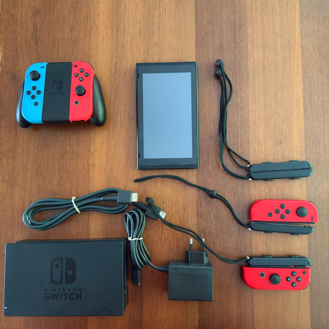 (MODDABLE) Nintendo Switch Gen 1 with spare Joycons, Video Gaming ...