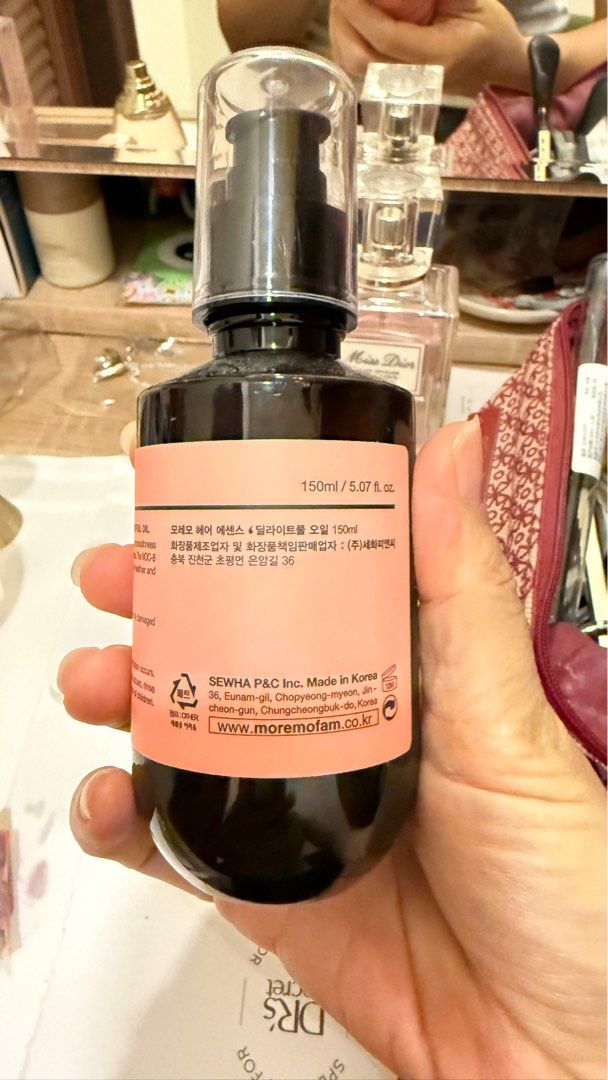 由 euphoriastore (刊登 ID 1379746758，圖片 2) 提交，位於 台南市 (Tainan) 的 韓國帶回🇰🇷moremo護髮油-9成新 (類別：美髮清潔與護理)，說明：使用2-3次。