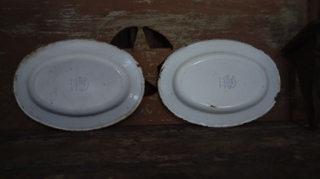 Nampan / Lengser Enamel Oval (Kategori: Pajangan Antik) berada di Kediri. Dikirim oleh windytry213447 (ID iklan 1379789017, Gambar 2). Deskripsi: Nampan / Lengser Enamel Oval *kondisi layak buat dekorasi rumah / cafe * diameter 30 x 21,5 Kediri - Kota Jawa Timur 085233899881.