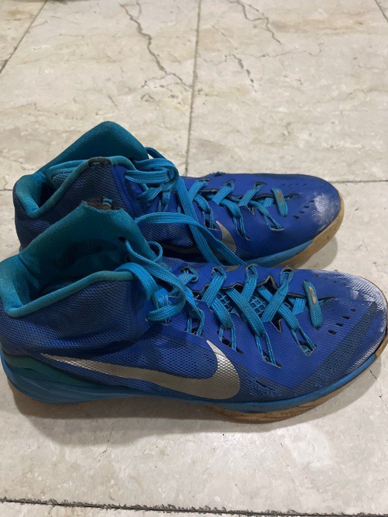 Nike Hyperdunk (Category: Sneakers) located in Paranaque City. Submitted by dnlem (Listing ID 1379794478, Image 3). Description: Nike Hyperdunk Size: US 8.5 Rfs: decluttering.