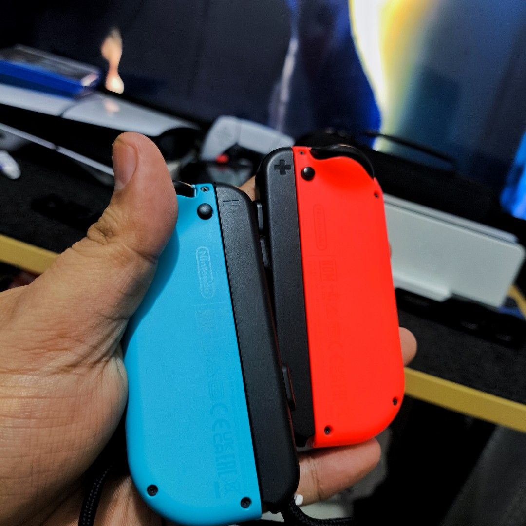 nintendo switch Joycons Original (Category: Controllers) located in Valenzuela. Submitted by gearpandaph (Listing ID 1379865319, Image 2). Description: nintendo switch joycons original 2100 with straps valenzuela.
