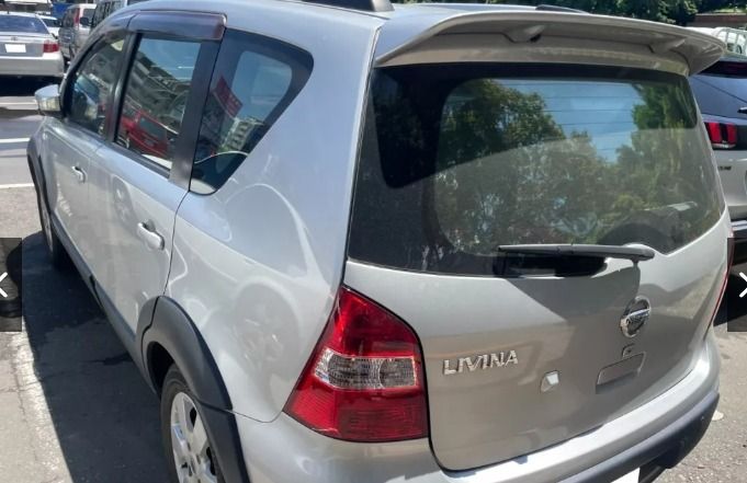 由 vivian19932004 (刊登 ID 1379797737，圖片 3) 提交，位於 新北市 (New Taipei) 的 Nissan Livina 2011款 銀色 (類別：汽車出售)，說明：🔥廠牌型號: Nissan Livina 2011款 銀色 🔹行駛里程: 14萬 🔹引擎燃料: 汽油 🔹出廠年份: 2011年 🔹排氣量: 1.6L 🔹變速系統: 自排 🔹驅動系統: 2WD 🔹車門: 5門5座 💥認證中古車 歡迎你來帶回家💥 💥車輛應有盡有 趕緊來搶便宜💥 ⚠️車商賣車 同行勿擾⚠️ 💎五大保證💎 💯里程保證 💯無營業車 💯無泡水車 💯無重大事故 💯車身引擎號碼無非法變造 💯非計程車 💎 安心保障： ✅ 第三方認證 & 專業鑑定 ✅ 無泡水、無重大事故、無營業車 ✅ 里程保證，原鈑件可認證 ✅ 車況透明，不符認證表全額退費 ◎歡迎私訊預約賞車◎ ⭐️謝絕車商 ⭐️周一至周日 早上10點到晚上18點 ⭐️不限地區，專人一對一服務 
