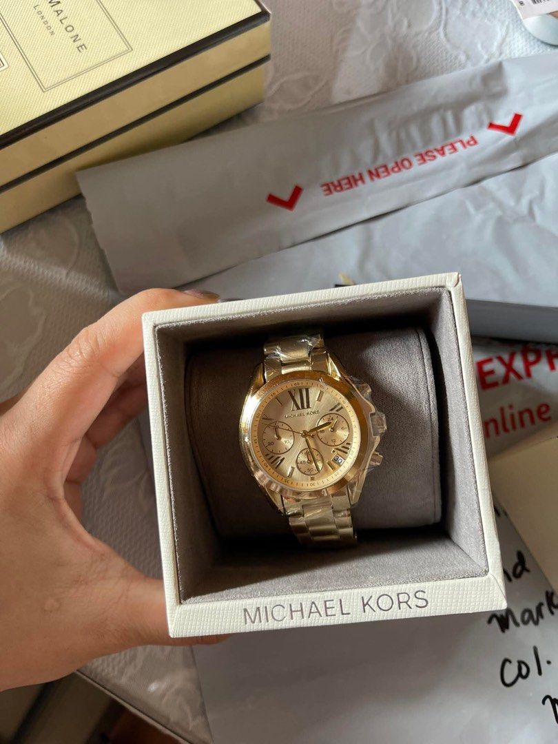 Orig MK watch MK3131, MK BRADSHAW (Category: Luxury Watches) located in Cagayan de Oro. Submitted by dan.onahon91 (Listing ID 1379831269, Image 2). Description: Ceramic 3500 MK twisted gold 2999 MK Bradshaw 2499.