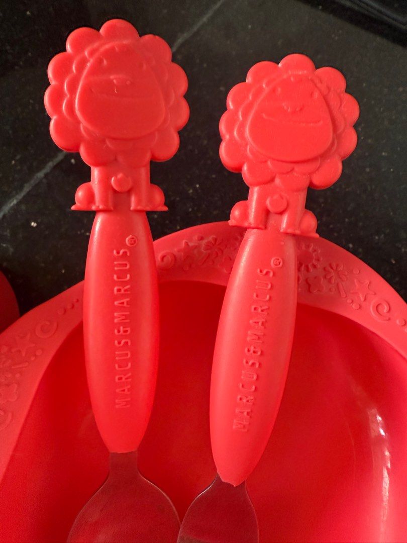 Original Marcus and Marcus silicone set (Category: Weaning & Toddler Feeding) located in Bacolod City. Submitted by kaylegodinez (Listing ID 1379722660, Image 2). Description: Set already take all for 500 Marcus the Lion Cub Features: BPA/Phthalate Free Easy grip surface designed for small hands Non-slip grasp design Shatter proof Cleaning and Care: Top-Rack dishwasher safe Microwave safe Steam sterilizer safe Stains can be removed by washing wit