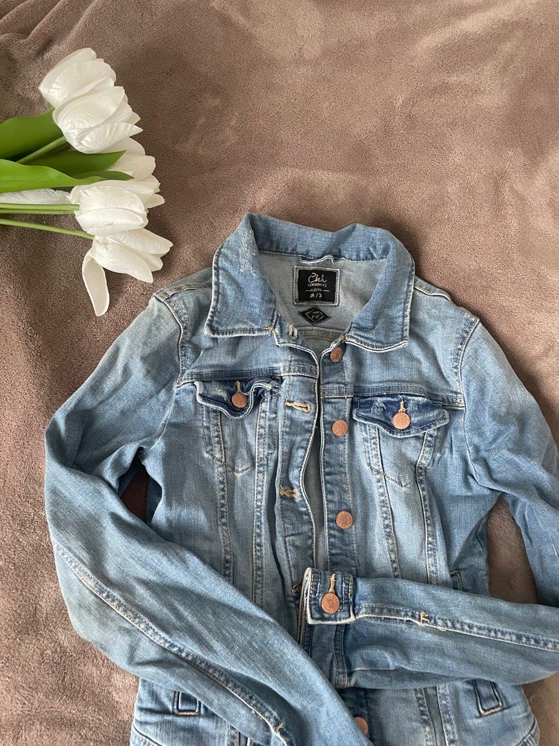 preloved jacket (Category: Longsleeves) located in Kuala Lipis. Submitted by clvudii (Listing ID 1379911178, Image 1). Description: preloved denim jacket.