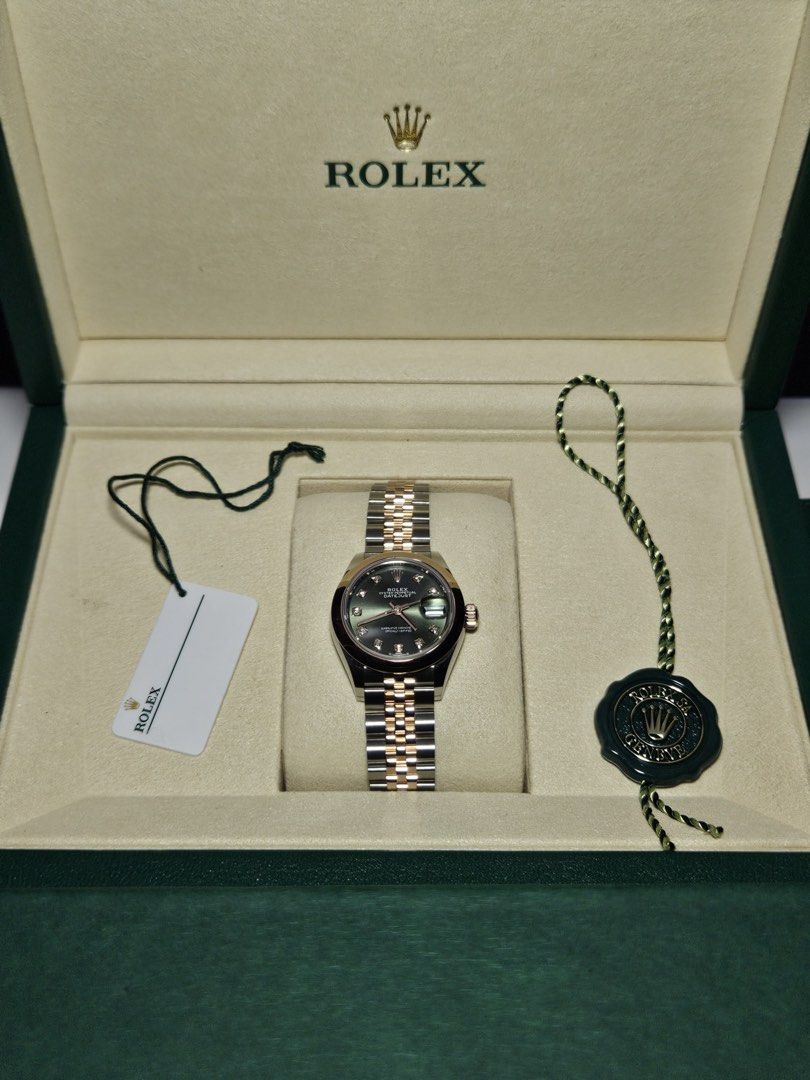 Rolex Lady Datejust 28mm (Category: Luxury Watches) located in Paranaque City. Submitted by jonsnowgeminimanila (Listing ID 1379876284, Image 3). Description: Rolex Lady Datejust 28mm 2025 model Brand new Complete set (box, papers, card, tags) Olive green dial set with diamonds Jubilee bracelet, two-tone (steel and gold) Domed bezel Never been worn On hand Location: Makati, BGC, Alabang.