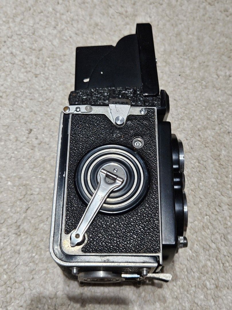 Rolleiflex TLR 3.5 with M-X Synch (Category: Cameras) located in Manila. Submitted by carms88 (Listing ID 1379824678, Image 3). Description: Selling my beloved Rolleiflex TLR 3.5 with M-X synch (serial number 1230268) In good working condition, no functional issues Shutter speeds accurate Recently CLA'd Sample pics on request RFS: decluttering PM if interested Lalamove/shipping c/o buyer.