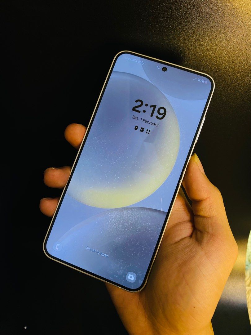 Samsung S24 plus (Category: Samsung) located in Quezon City. Submitted by mubrogadgets (Listing ID 1379851970, Image 2). Description: ✅FOR ONLY 33,000 PESOS SAMSUNG GALAXY S24+ NO ISSUE PM SA PRICE MGA KA MUBRO GADGETS BAGO KAYO MAUNAHAN, 12/512gb NAYAN MGA KA MUBRO GADGETS AND NAKA SNAPDRAGON PROCESSOR PLUS NTC APPROVED NARIN PO MGA KA MUBRO… E DIRECT MESSAGE NYONA AGAD AKO MGA KA MUBRO GADGETS BAGO KAYO MAUNAHAN💙‼️.