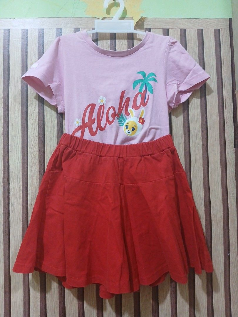 Set kaos dan rokcel (Kategori: 4 hingga 7 tahun) berada di Jakarta Barat. Dikirim oleh azzaleakids (ID iklan 1379822853, Gambar 1). Deskripsi: atasan brand cocorita. bawahan model rokcel. usia5-6tahun.