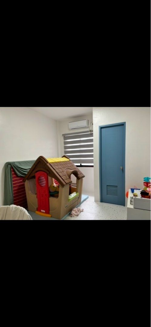 Simplay3 KIDS PLAYHOUSE (Category: Other Kids Furniture) located in Quezon City. Submitted by kdp_2021 (Listing ID 1379867365, Image 2). Description: Garden View Cottage (No more box) Bought from LANDERS FAIRVIEW Retails for 21,999 Selling for 15,000 Year Bought: October 2024 RFS: Decluttering, not being played anymore Roomy cottage playhouse for kids. Features play kitchen, sink, oven, clicking knobs and 4 seats. Exterior chimney with pizza oven