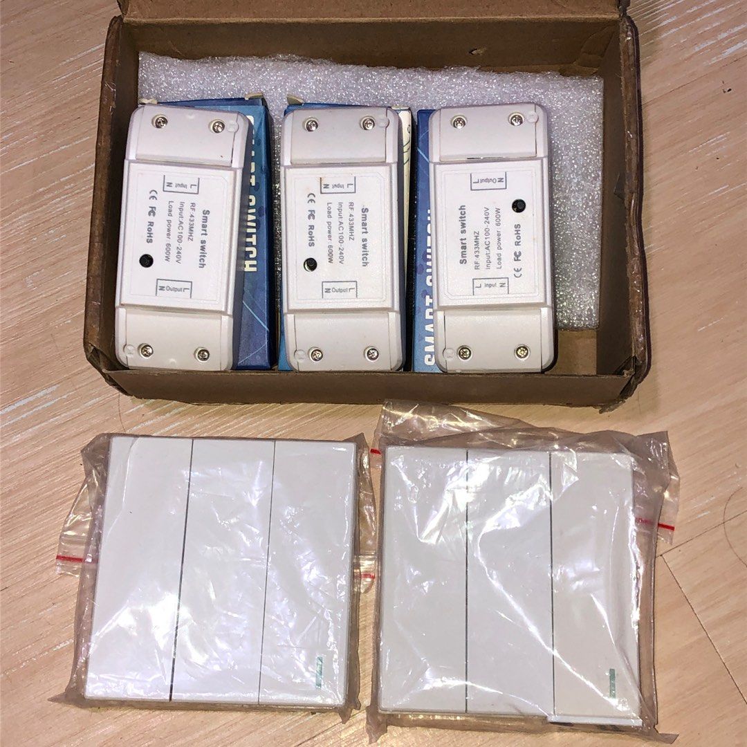 Smart Switch Remote Control (Category: Electrical, Adaptors & Sockets) located in Pasig City. Submitted by dnc.onlineshop (Listing ID 1379799160, Image 1). Description: Take all.
