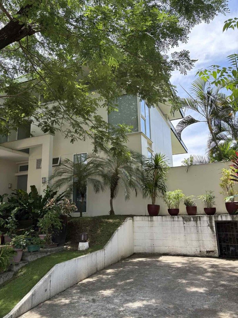 Sonera Ayala Southvale (Category: House & Lot) located in Santa Rosa. Submitted by gem.juguilon (Listing ID 1379855453, Image 2). Description: Ayala Southvale Sonera lot are 500 sqm 2storey House bright 4bigbedrooms with own tb garden aircons only more details pls. pm.