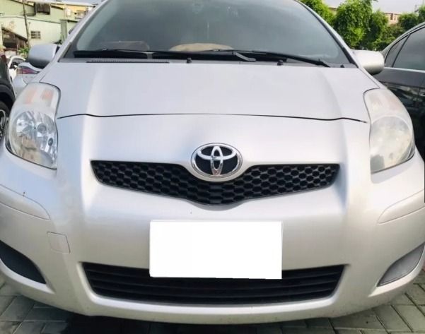 由 yan_xiu (刊登 ID 1379776608，圖片 1) 提交，位於 台中市 (Taichung) 的 Toyota Yaris 2010款 銀色 (類別：汽車出售)，說明：🎶顏色：銀色 🎶排氣量：1.5L 🎶出廠：2010 🎶行駛里程：15萬公里 防盜系統 安全氣囊 中控鎖 ABS防鎖死 👍最有公信力的認證 👍車況與認證表不符 , 退車並全額退費 👍車況及里程公開化 👍檢定報告 🧸因車價划算、車況認證，詢問人數多，請提前預約看車 🎀我也可為您尋車!告訴我您的需求與預算，讓我為您圓夢 ✅可分期 ✅可貸款✅車換車 🎀貸款配合/協助分期 ⚠️車商販售 非自售 請車行勿擾⚠️ 🉑全台北中南皆有服務據點 歡迎私訊預約賞車 🎊請提前私訊預約賞車 🎊請提前私訊預約賞車 🎊請提前私訊預約賞車 全廠認證車 車商勿擾 滿小姐:0️⃣9️⃣0️⃣5️⃣3️⃣6️⃣1️⃣0️⃣5️⃣5️⃣ (歡迎私訊)。