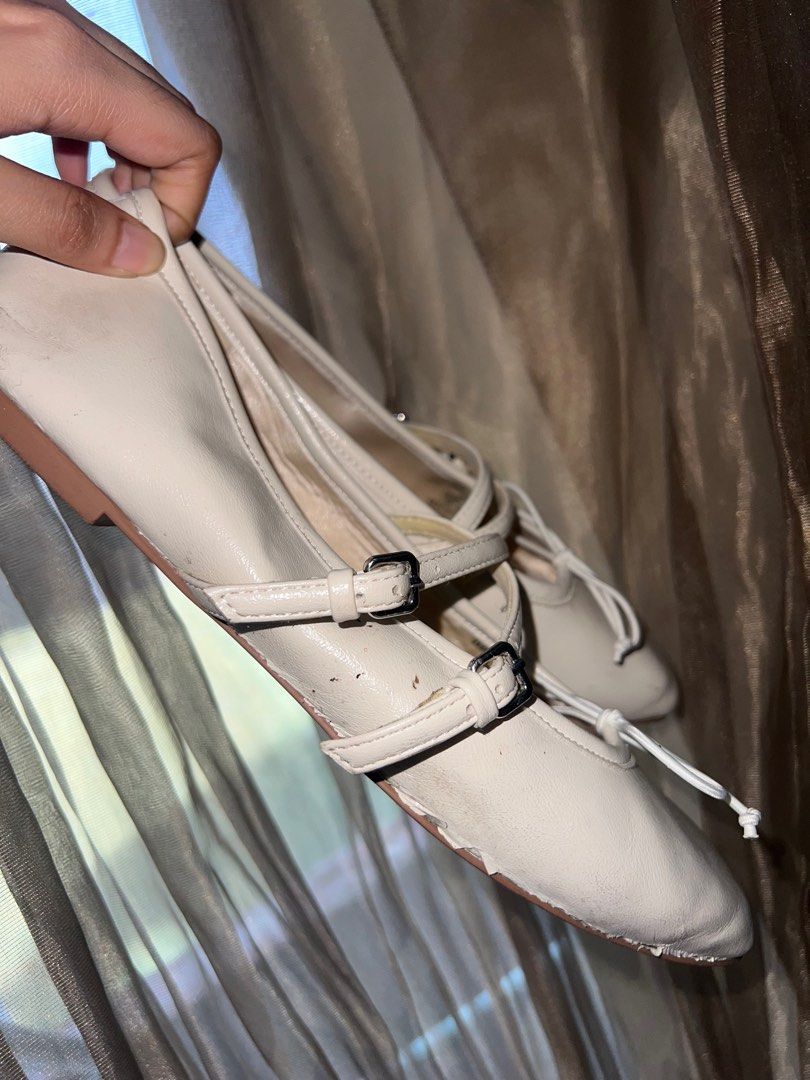 Zara Mary Jane white bow flats (Category: Flats & Sandals) located in Manila. Submitted by coleee24 (Listing ID 1379768725, Image 2). Description: .