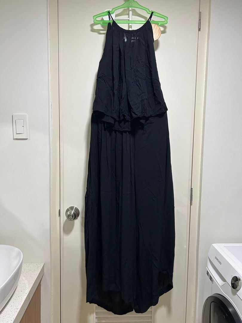 ZIYA Rayon Lounge Set (Category: Sets or Coordinates) located in Pasig City. Submitted by caaamel (Listing ID 1379816737, Image 1). Description: XL Black halter top and high waist wide pants lounge set from ZIYA. Wore once only. Length of top: 15 in Length of pants: 40 in Waist on one side when laid flat: 15” Waist band is gartered on the back side. I’m 5 feet and the pants are ankle length. .